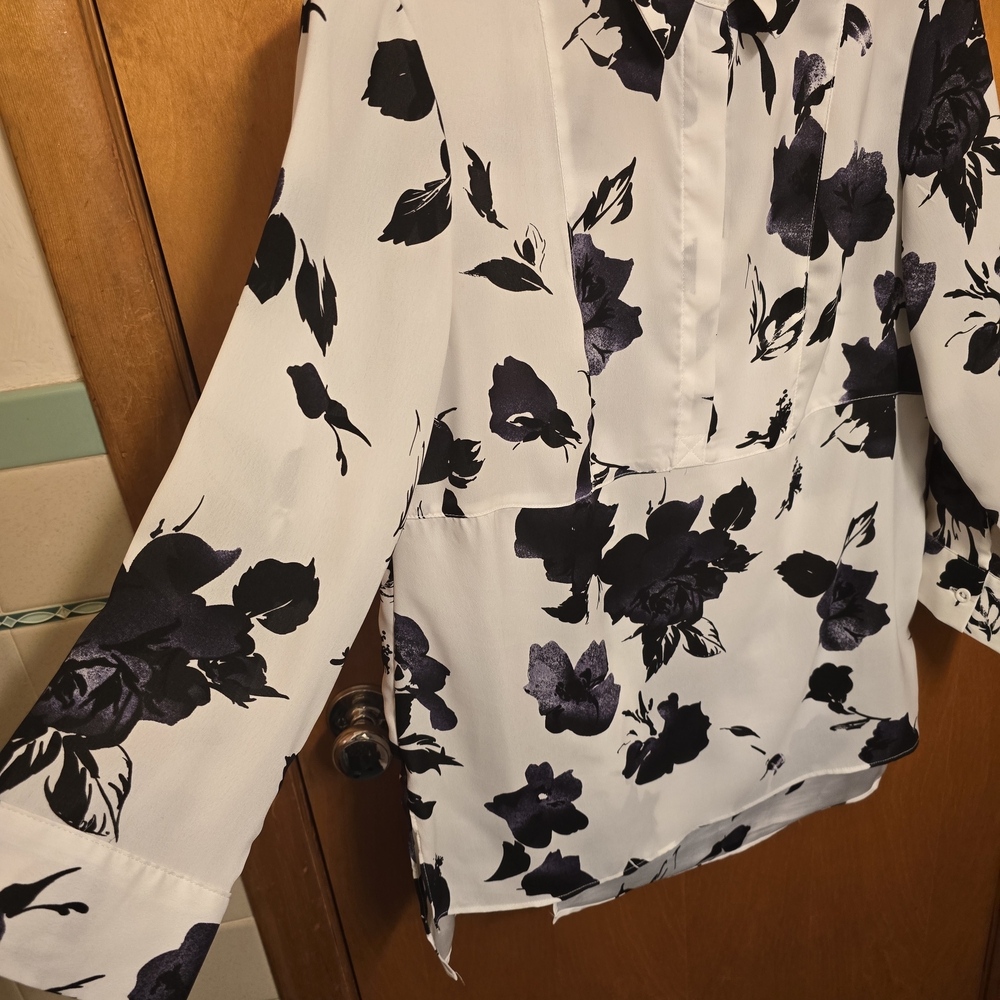 Simply Vera Vera Wang White Blouse with Black and Deep Purple Floral Print - Picture 6 of 12